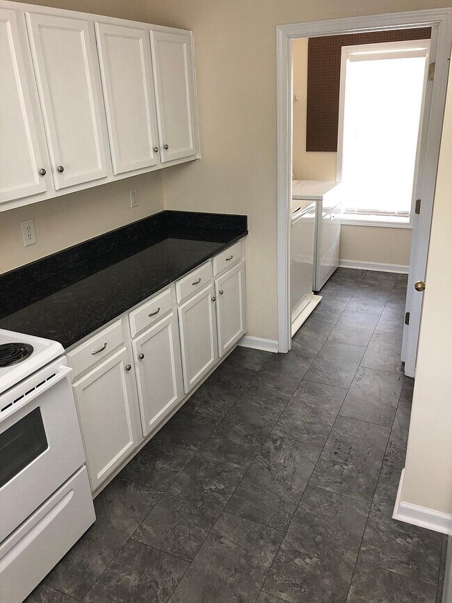 Kitchen s - 106 Locomotive Ln