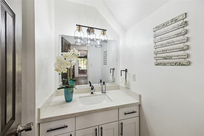 Building Photo - 64 N Timber Top Dr