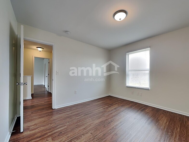 Building Photo - 2819 Coachlight Ln