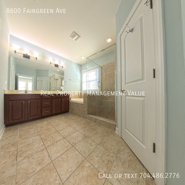 Building Photo - 8600 Fairgreen Avenue