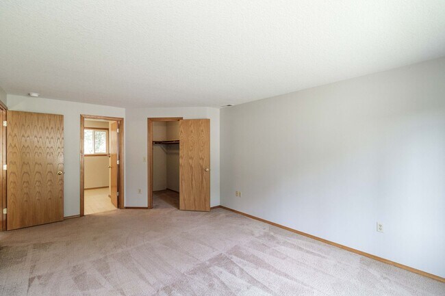 Building Photo - Spacious 4 Bedroom Home | 2,116 SF | Great Room with Fireplace | Fenced Backyard & 2-Car Garage