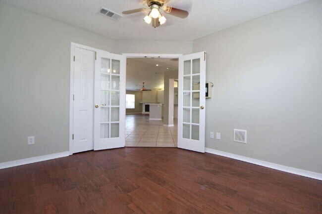 Building Photo - Spacious 3-Bedroom Cantonment Home with Sc...
