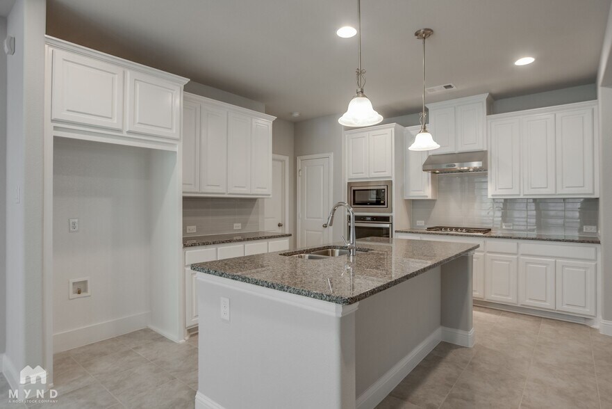Building Photo - 133 Knight of Realm Blvd