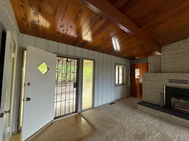 Building Photo - 174 Sunset Ln