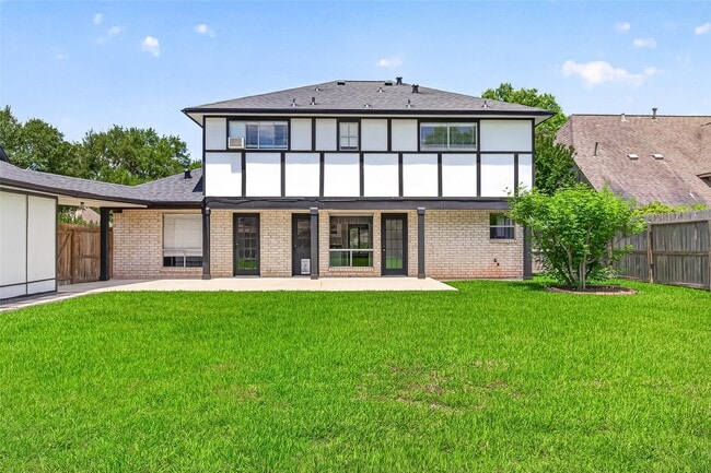 Building Photo - 4003 W Valley Dr