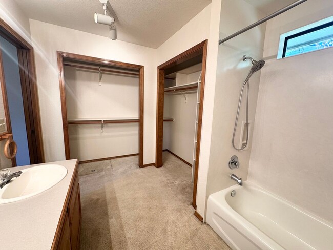 Building Photo - Now leasing in West Boise! This single-lev...