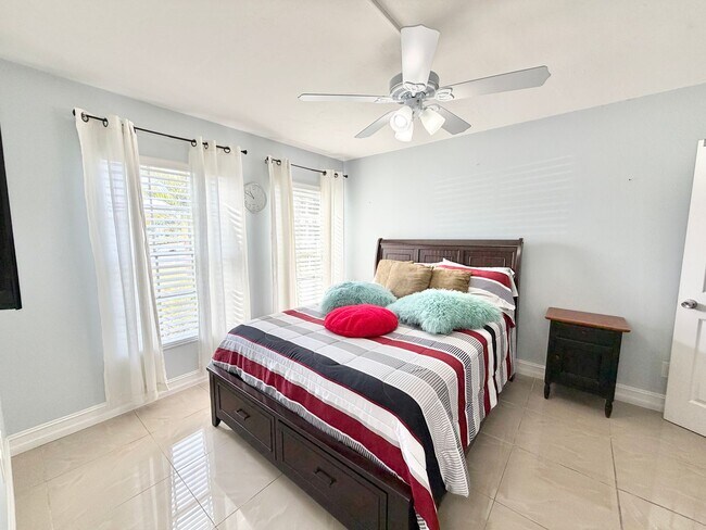 Building Photo - ** GRANADA LAKES ** 1 BED / 1 BATH CONDO - GREAT LOCATION - SMALL PET OK! - ANNUAL RENTAL