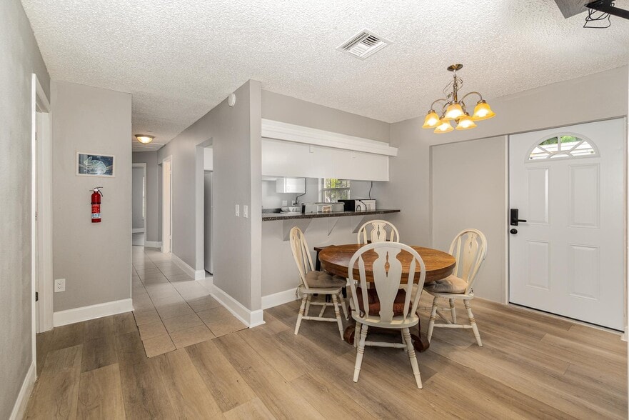 Building Photo - 501 W Herriot Ave