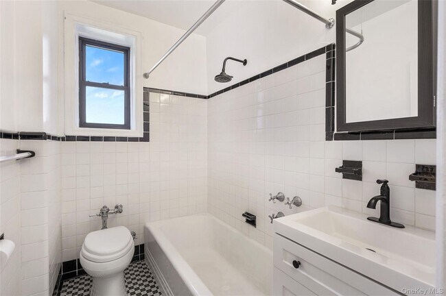 Building Photo - 212 Larchmont Acres