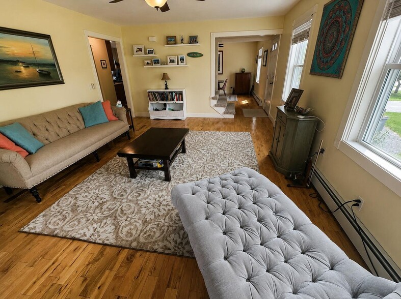Living Room - 5 Horseshoe Ln
