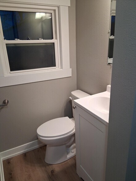 Main Floor bath - 1714 E Walnut St