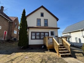 Building Photo - 146 8th St