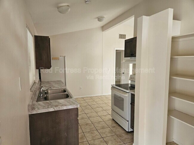 Building Photo - 1635 Newport Ct