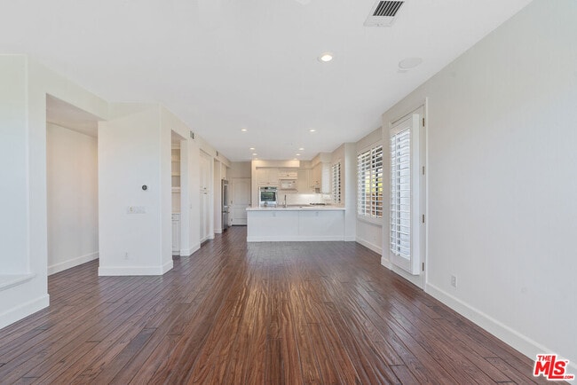 Building Photo - 674 Via de Tierra