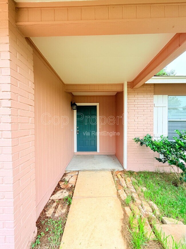 Building Photo - 9319 Cliff Point Dr