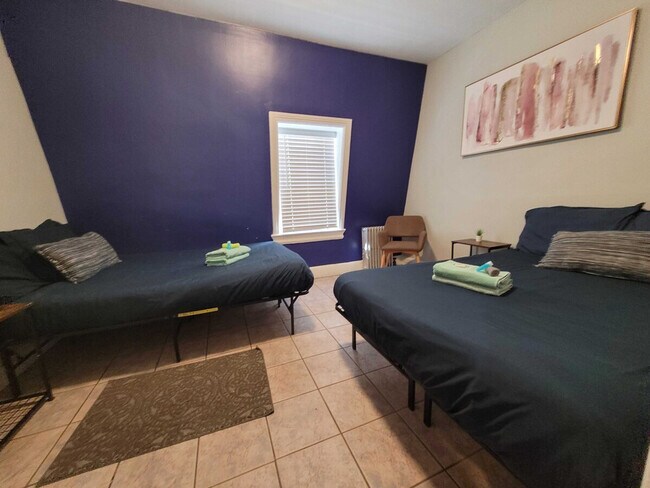 Building Photo - 280 Plainfield St