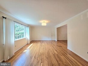 Building Photo - 111 Tamarisk Ct