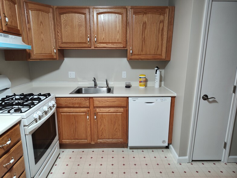 Kitchen, new dishwasher, new range hood, new GFCI outlets, 5-burner stove, new sink, and disposal - 9 Kenmar Dr