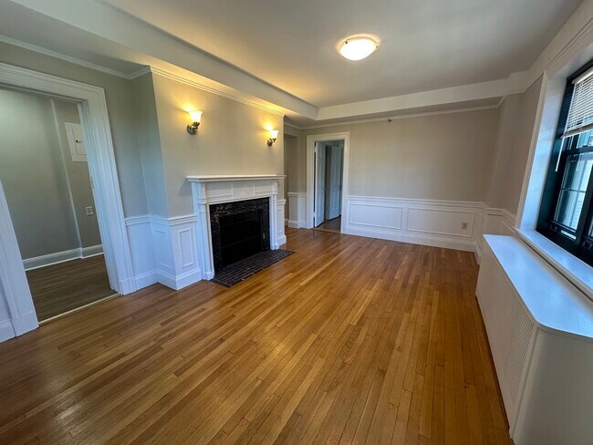 Building Photo - 124 Bowdoin St