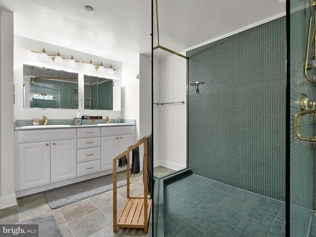 Building Photo - 1300 Crystal Dr