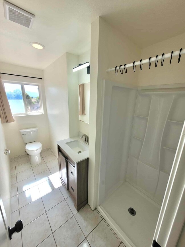 Building Photo - 1550 Encino Dr