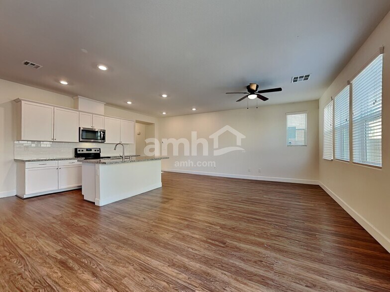 Building Photo - 6106 W Haleh Ave
