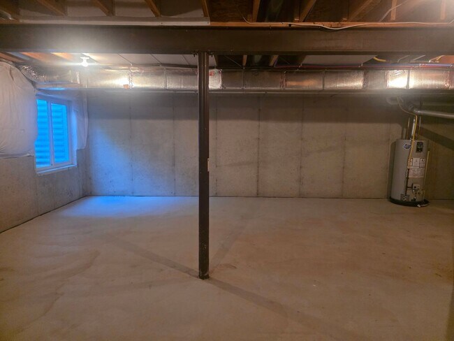 Building Photo - 173 Providence Ln