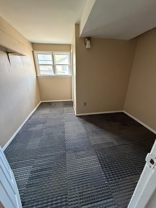 Building Photo - Charming 3 Bedroom Ranch Home for Rent in the Heart of Colorado Springs