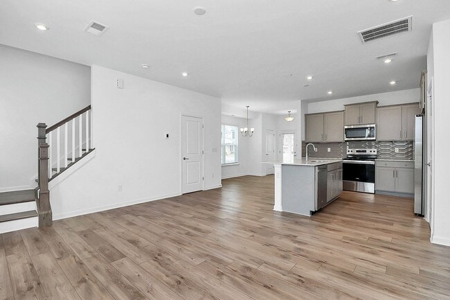 Building Photo - Beautiful three bedroom townhome