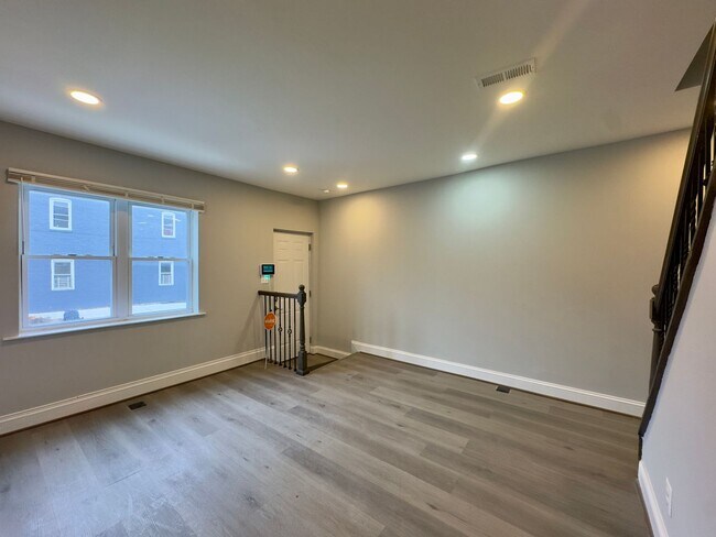 Building Photo - Fully-Renovated 3 Bedroom/2.5 Bathroom with In-Unit Laundry near Highlandtown, Baltimore, MD!