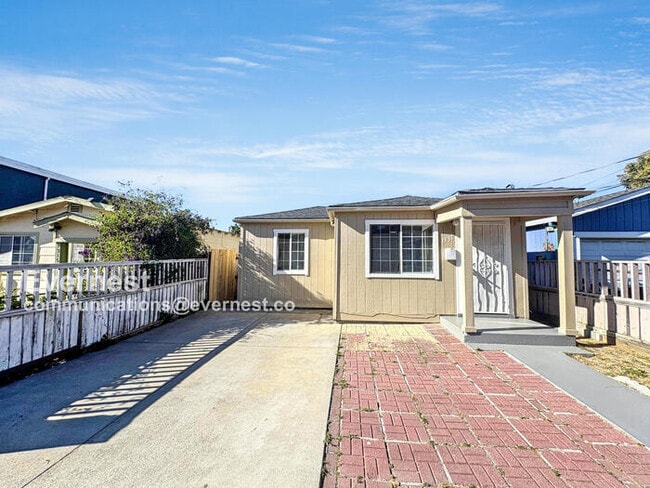 Primary Photo - 1337 California Ave