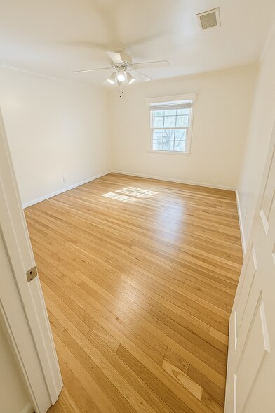 Building Photo - 17429 Burbank Blvd