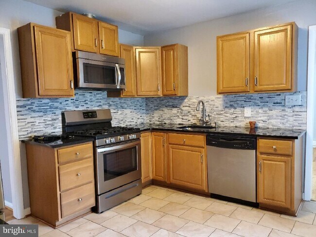 Building Photo - 4802 S Haven Dr