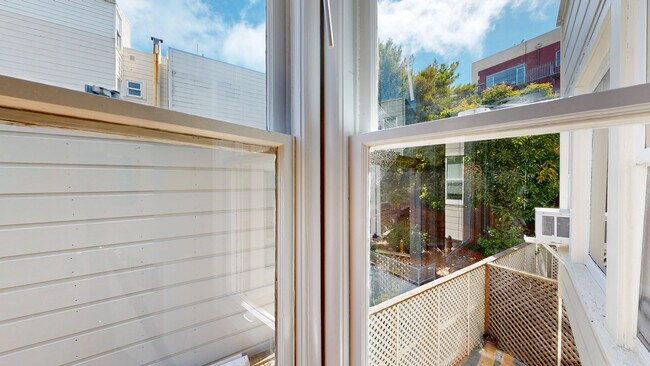 Building Photo - 702 Church St