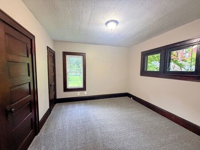 Building Photo - 836 Stadelman Ave