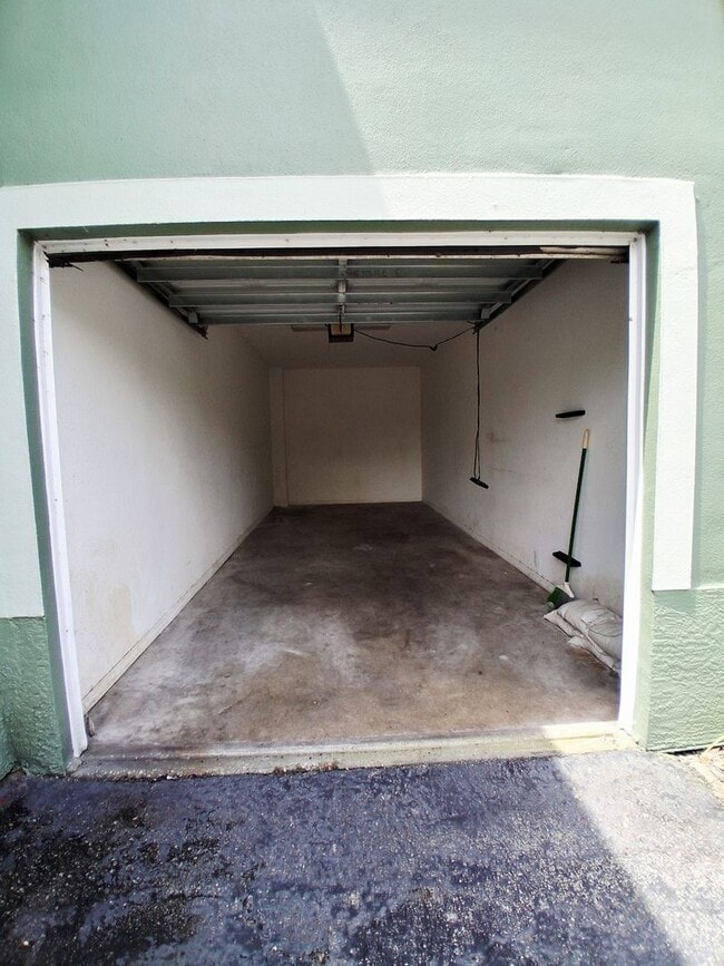Building Photo - Water view condo with garage in sought after westchase