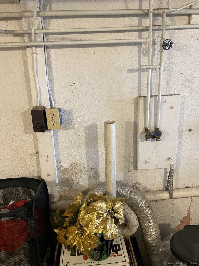 Building Photo - 21 S Division St