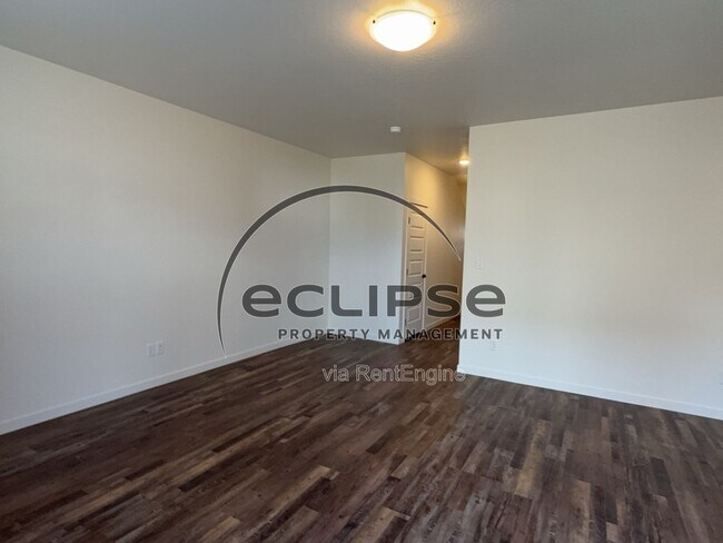 Building Photo - 250 Sasha St