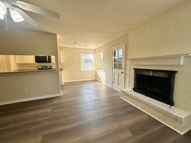 Building Photo - 818 Overland St