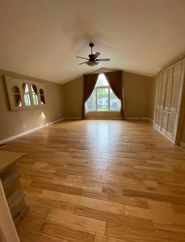 Building Photo - 2309 Cumberland Dr