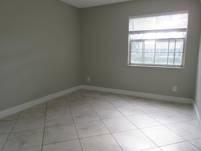 Building Photo - 4111 NW 114th Ave