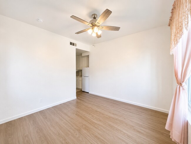 Building Photo - Spacious 5 (or 6) Bedroom House with attached ADU in Winchester for Rent