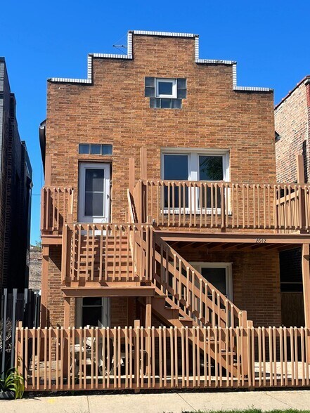 Primary Photo - 2642 W Superior St