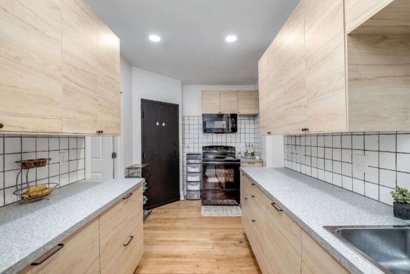 Building Photo - 1600 Central St