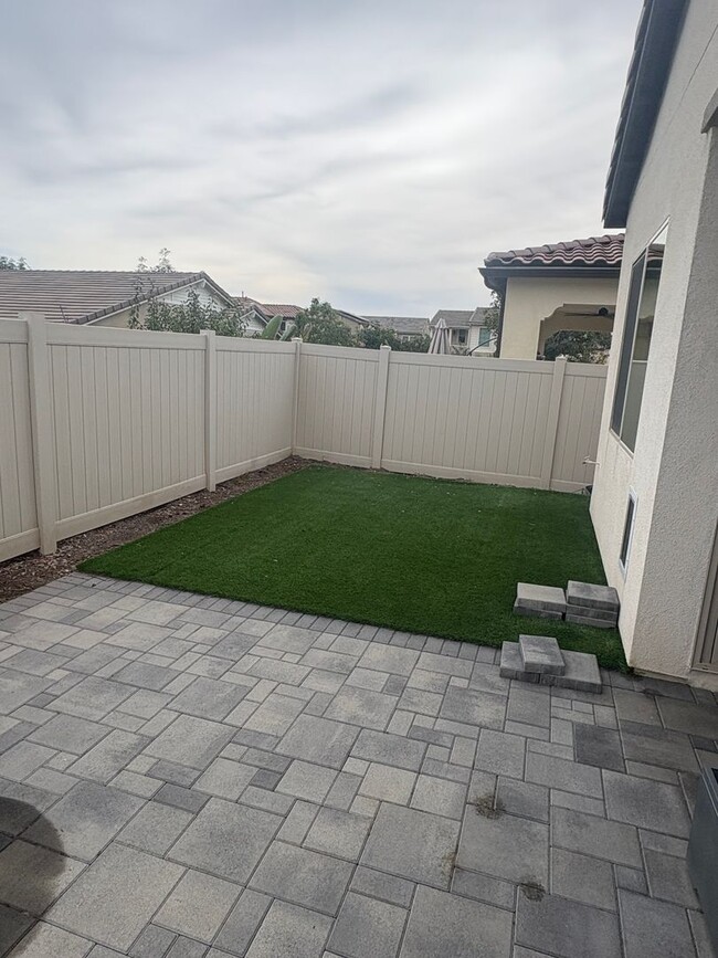 Building Photo - Beautiful home Bedford community!