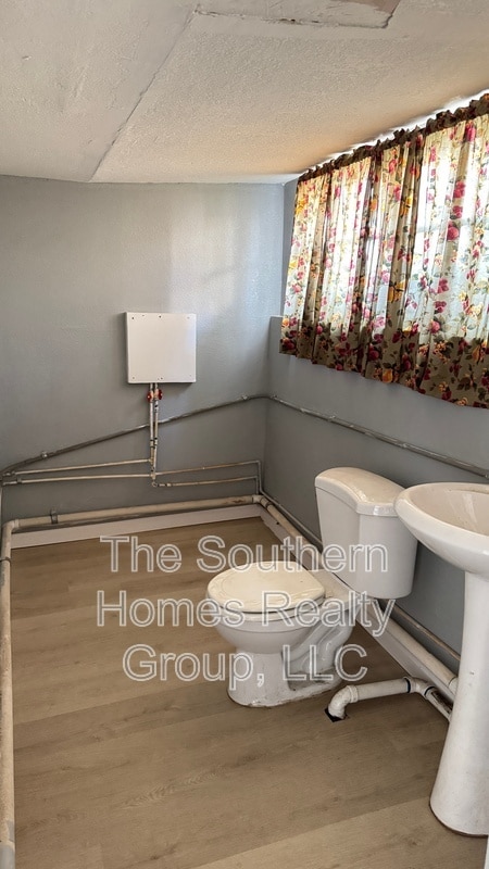 Building Photo - 405 N High St