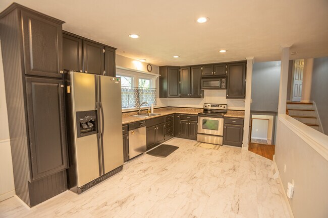 Building Photo - 710 Earl Lee Dr