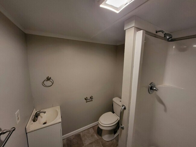 Building Photo - 4510 Mockingbird Dr NE