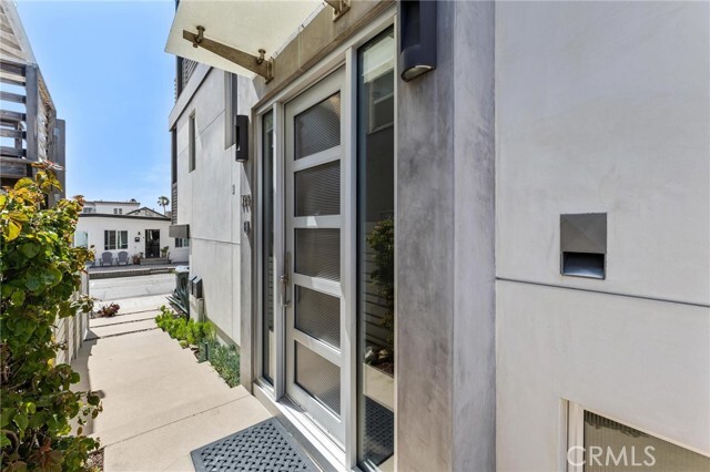 Building Photo - 726 Loma Dr