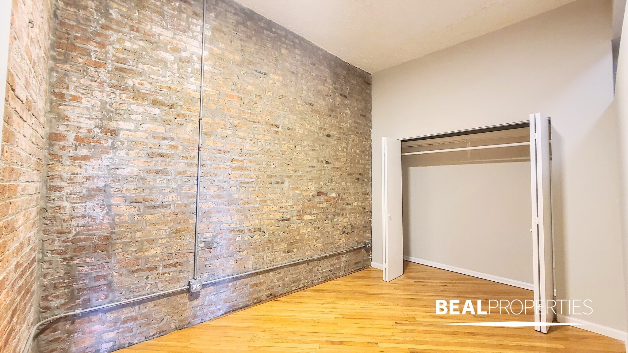 Building Photo - 2320 N Damen Ave